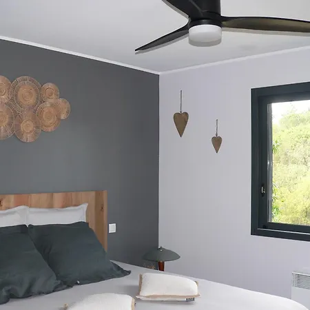 La Petite Du Bed & Breakfast